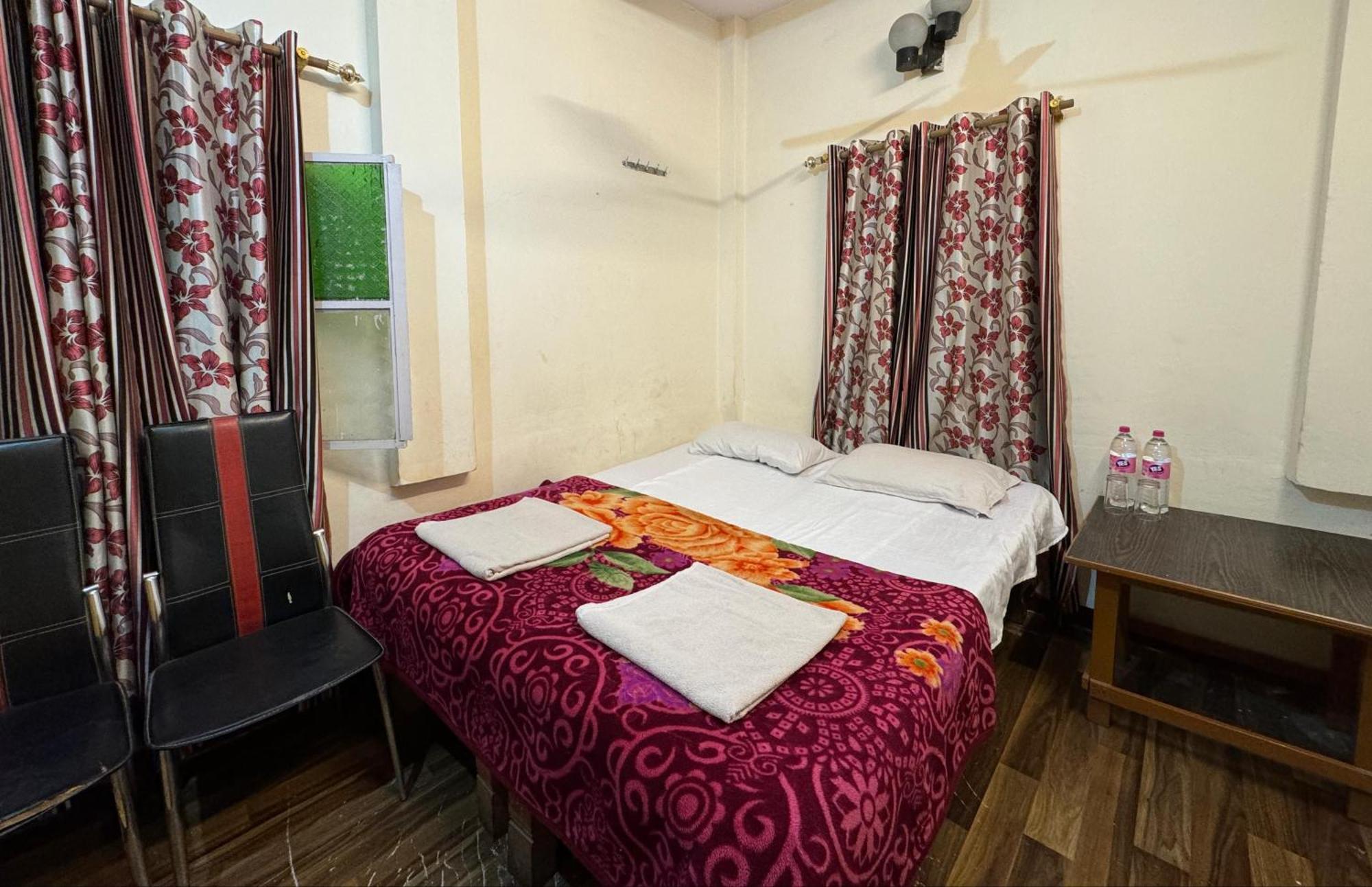 The Golden Lodge Varanasi — Photos 2