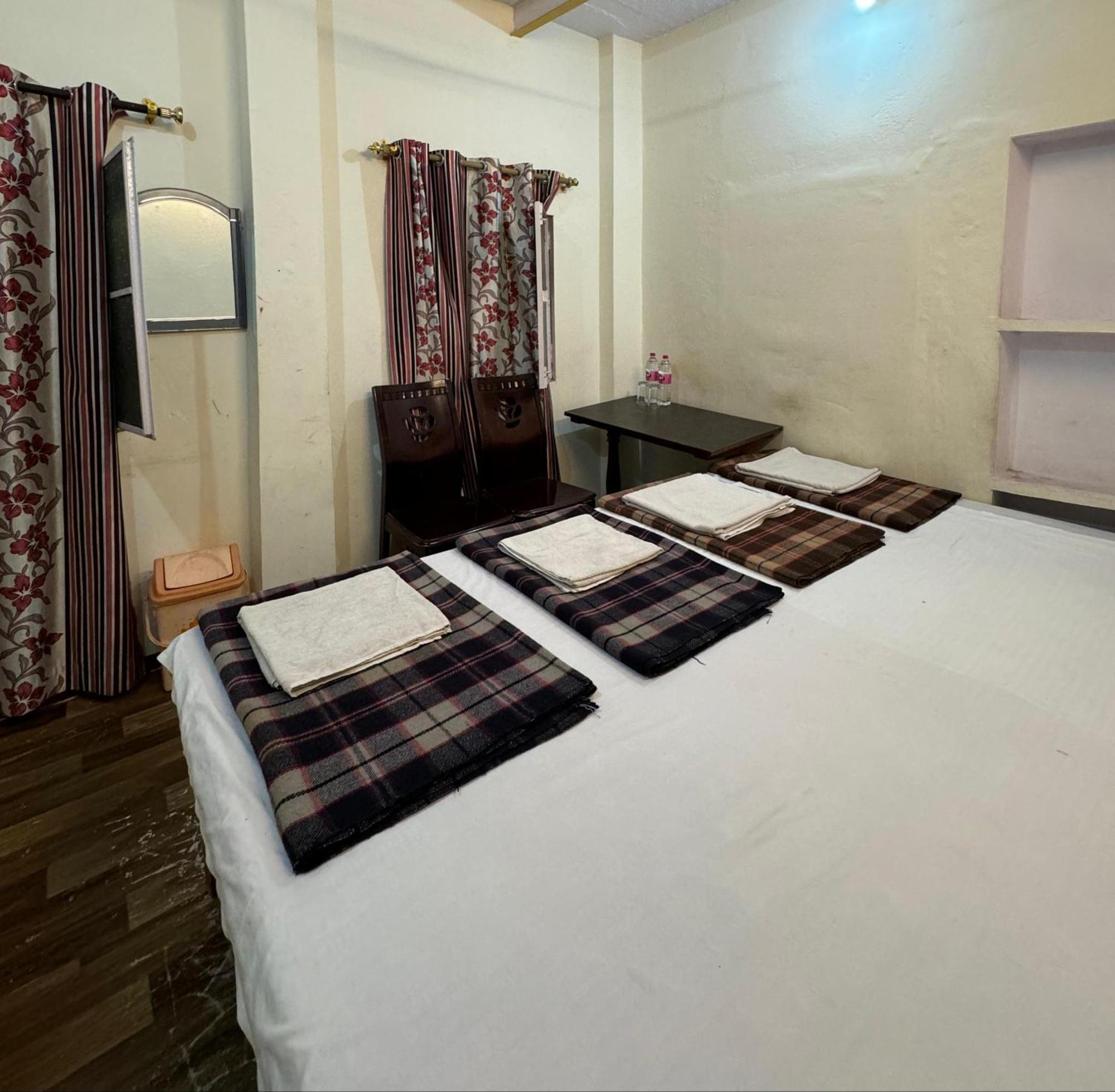 The Golden Lodge Varanasi — Photos 3